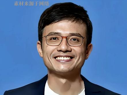 揭阳学霸逆袭!从“状元赌神”到货运帝国掌舵人,太传奇了! 周胜馥,1978年生于广东揭阳,3岁迁居香港,货拉拉创始人、董事会主席,香港新界首位“十优会考状元”,深耕互联网货运领域十余年,粤商创新实干的标杆。
他毕业于斯坦福大学,曾辞掉贝恩咨询高薪职位,凭德州扑克积累原始资本,2013年创办货运平台,推出货拉拉品牌,深耕全球市场,业务覆盖11个国家400多个城市,稳居全球闭环货运平台榜首,累计提供700万灵活就业机会。他重视企业责任,推动算法公开透明,助力行业规范发展,用智慧与实干,书写了粤商跨界创业的传奇篇章。#周胜馥 #货拉拉 #创始人 #粤商 #创业传奇