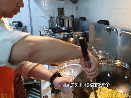 老板娘考验厨师让做一个水炒鸡蛋不让放一滴油,