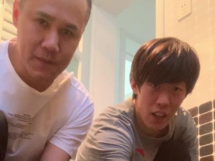妈妈把我俩好顿打