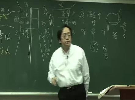 中医建议尽量夜宵不要吃 中医认为夜宵尽量不要吃,主要有以下原因:
影响脾胃运化
夜晚人体阳气内敛,脾胃等脏腑功能相对减弱。此时若进食夜宵,会加重脾胃的负担,影响脾胃的正常运化和腐熟功能,长期如此可能导致脾胃功能失调,出现消化不良、腹胀、腹痛等症状。
影响睡眠质量
中医理论中,胃不和则卧不安。进食夜宵后,肠胃需要消化食物,导致大脑持续接收到身体的“工作信号”,难以进入放松状态,从而影响睡眠质量。长期生物钟紊乱会进一步影响身体健康,引发内分泌失调、免疫力下降等问题。
生痰生热
夜间人体新陈代谢速度减缓,若摄入过多食物,尤其是油腻、辛辣、甜腻等不易消化的食物,容易在体内积聚,滋生痰湿、郁而化热。这些病理产物可能引发多种疾病,如肥胖、高脂血症、痤疮等。#倪海厦 #中医 #养生就是养健康 #养生