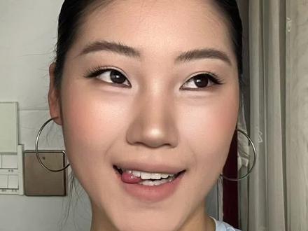 发现很多宝子喜欢亚裔妆但不会画 那么这期教大家怎么画出一个可以出门美到爆的亚裔妆 妆教很细宝子们认真学习 不清楚的可以进群我会认真回复帮宝子们改妆滴 爱你们 #新手妆容教程 #创作者中心 #创作灵感 #新手化妆教程 #轻亚裔妆教程 @抖音小助手 @DOU+上热门