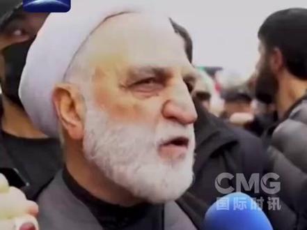 #伊朗高官说以色列空袭因恐惧绝望 伊朗多地民众3月13日举行声援巴勒斯坦集会。在首都德黑兰,集会行进路线附近区域遭以军空袭,造成多人死伤。但伊朗民众仍高喊反对美国和以色列的口号,挥舞伊朗国旗,继续行进。伊朗总统佩泽希齐扬、最高国家安全委员会秘书拉里贾尼、司法总监埃杰伊以及外长阿拉格齐等都参加了集会。#以军夜袭伊朗爆炸距总台记者仅几百米
拉里贾尼在现场对媒体说,以色列对伊朗发动袭击是“出于恐惧和绝望”。他还表示,美国总统特朗普没有意识到,他施压越多,伊朗人的决心就越坚定。
埃杰伊在现场接受采访时,爆炸声突然响起。埃杰伊表示,这样的“砰砰”声吓不倒伊朗人民,人们决不会退缩。
伊朗自1979年开始每年定期举办集会活动,表达对巴勒斯坦人民的支持。