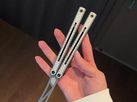 蝴蝶刀也能发出玻璃的声音? 到底怎么测回弹?蝴蝶刀回弹教学!
#蝴蝶花式刀 #蝴蝶刀 #蝴蝶刀教学 #三角洲行动 #balisong