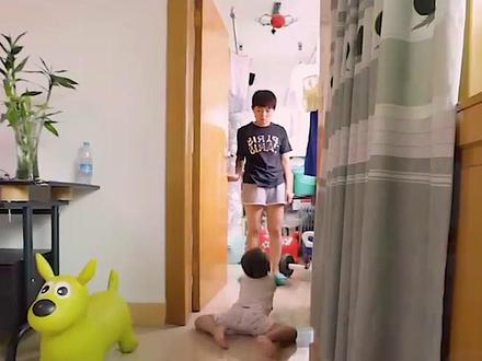 3岁男孩为了威胁妈妈,各种哭闹姿势,伤害自己,不择手段#育儿 #家庭 #教育 #宝妈