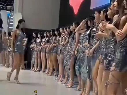 许老板的三宫六院。#恒大歌舞团 个个精挑细选。
