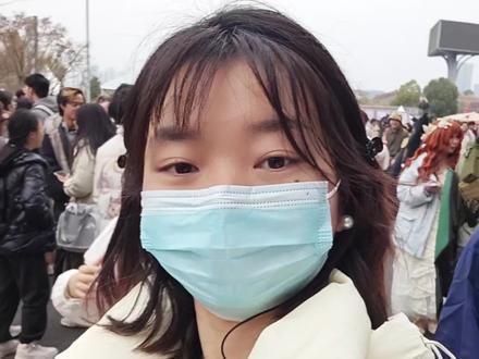 社恐人士勇闯世界线漫展集邮 老师们都好温柔,我问过的全都集到了!哈哈哈!!!
我平时社恐来着,工作和游玩的时候属于社交恐怖分子!
大家最好在老师不忙的时候集邮,基本都能集上
很多人围着老师的时候,你要注意看看哪个是他的主摄,他的主摄在检查照片的时候你就可以上去集邮了!!!
不要怕,勇敢冲!反正结局就两个~失败了也没人打你(如果你自己打自己当我没说)
#旅行碎片 #世界线漫展 #漫展 #集邮#社恐