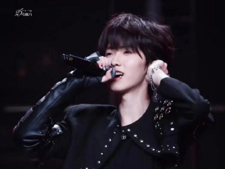 心脏喷xue!(素材来源于水印侵权删)#左奇函 #荣耀之战 #rap #向全世界安利