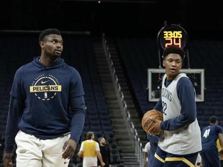 鹈鹕在选秀大会上,花了那么大的代价选中奎因,如果不是为了用他来代替锡安威廉姆斯的内线核心位置,那真就不明白鹈鹕为什么要做这个选择了
#锡安威廉姆森 #德里克奎因 #新奥尔良鹈鹕 #选秀大会nba #矮壮型中锋