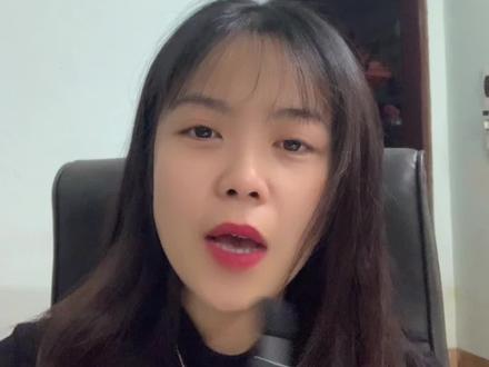 🇻🇳 学越南语时,
👉 名词前一定要加量词!
📌 例如:
👉 một con dao
= 一把刀
⚠️ 很多中国学生会直接翻译,
但越南语里 “con / cái” 不能乱用。
✨ 量词用对了,
越南语才 自然、像母语者!
#越南语
#学越南语
#越南语量词
#越南语基础
#越南语口语