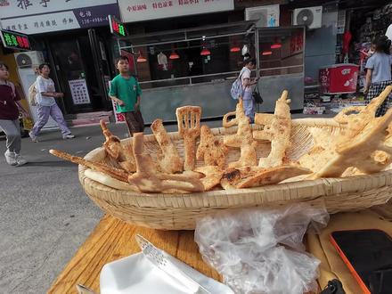 失业土木研究生在小学门口卖军火,明日预定爆满 #金铲铲之战 #和平精英 #三角洲行动 #毕业生的精选