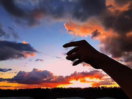 #轻而易剪@剪映 剪映调色视觉反差,伸手变换满天彩霞教程@DOU+小助手