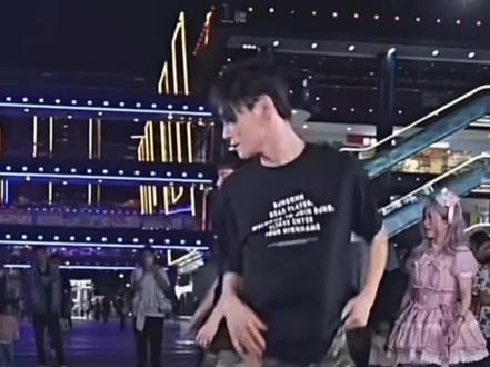 龙浩天是怎么火的!就是以前很努力!发给大家看!非常拼的一个小伙子@龙浩天🐲(酉阳桃花源摆手堂直播) @龙浩天爸爸 #龙浩天 #龙浩天团队 #龙浩天户外直播