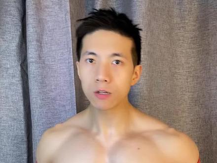 女生居家胸部练习,一根弹力带就可以,在家就能练。#居家锻炼 #弹力带健身 #新手健身 #女生必练