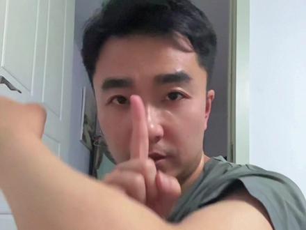 这里肉多一个动作,在家 上班随时随地都可以练