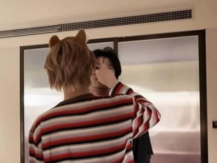 一开始以为浩翔留的底牌是自己
原来是源源哥哥,可爱小竹马#张真源 #严浩翔 #竹马