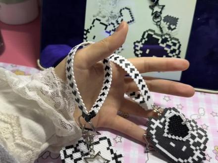 过年回老家只带了几个色…先搞个黑白色试试手#黑白拼豆 #拼豆#手工 #拼豆挂件#拼豆图纸