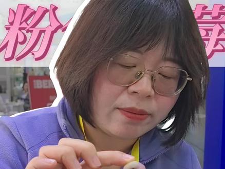 神奇水果来了!粉色蓝莓揭秘㊙️• 在这个专属节日里,这颗粉蓝莓想对每一位女性说:“你不必被定义。就像蓝莓可以是粉的,你的力量,也有独一无二的色彩。”#三八妇女节#女王节快乐#粉色蓝莓#蓝莓苗#蓝莓品种