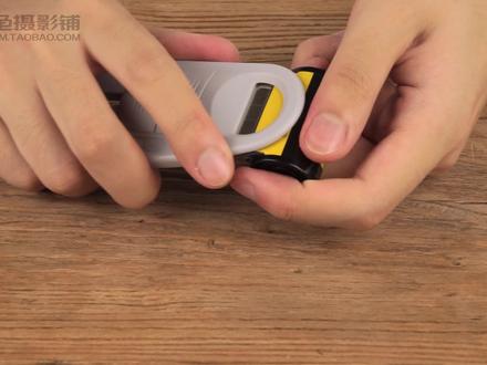 胶卷片头不小心被卷进去了,强行打开胶卷的话,就曝光了,那么我们该怎么办?使用百乐引片器,便可轻松抽出片头。引片器片头有不锈钢和塑料两种版本哦。#引片器 #胶卷取片头 #poilotfoto #胶卷摄影