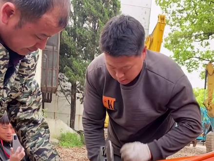 挖机如何快速换油封?#挖掘机维修 #挖掘机 #挖机