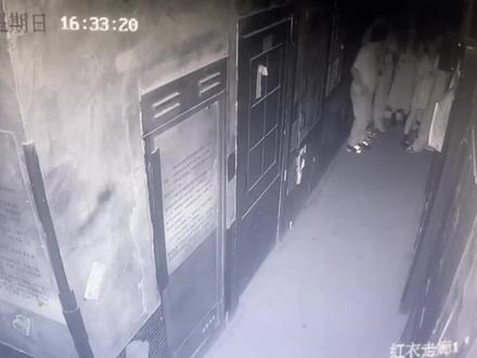 记录密室逃脱之红衣男孩#密室逃脱 #真人密室逃脱 #npc #这届密逃大神版显眼包很多
