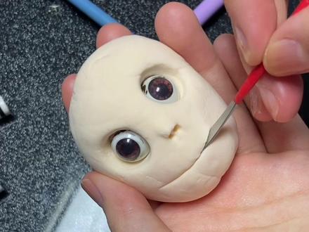 捏娃的第三十九天,今天捏个恐怖的娃娃!#村花捏娃 #搞笑 #手工 #裂口女