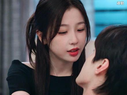 靳朝姜暮结婚了,两人接吻被林岁碰到#双轨 #虞书欣