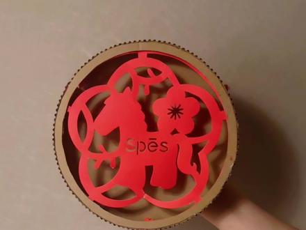 纸箱就可以做的小马灯笼
#手工diy #灯笼手工 #马年手工 #花灯 #新年手工