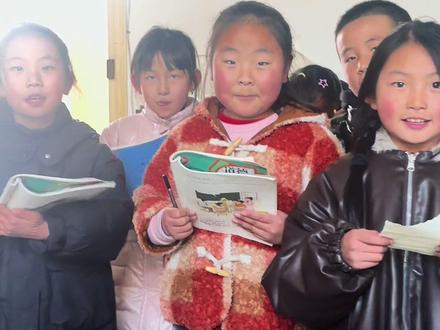 今天有意想不到的惊喜,同学们第一次采访我搞得我有点不知所措了。也许是老师的通病吧,说的时候感觉声音挺温柔的再听的时候感觉好汉子啊!应该没有吓到他们吧哈哈#日常分享 #乡村教师日常