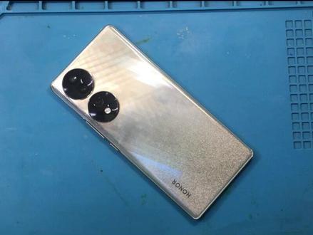 荣耀70拆机教程,在家换后盖,换电池教程 #荣耀70拆机 #荣耀70换电池 #荣耀70拆后盖 #手机维修