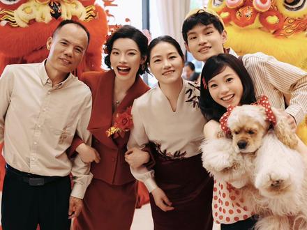 大姑姐和小马就是很好磕啊……
#拍摄花絮 #黑犬酱结婚