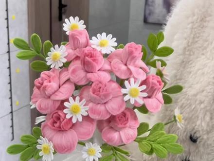 超简单的翻瓣玫瑰手捧花教程来咯,快给老己安排上#手工diy #扭扭棒的100种玩法 #翻瓣玫瑰 #扭扭棒花束教程 #手捧花