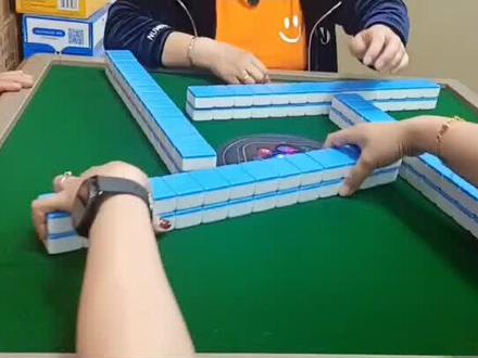 #齐齐哈尔麻将 #七小对 #游戏日常 @DOU+小助手 @DOU+上热门 连胡四把,七小对,宝中宝,边边卡卡都有,呐不呐