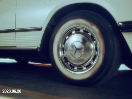 smiley hero椰奶回归啦!这次也是让人听完心情超级愉快的曲风!雨琦椰奶合作的精彩表现以及各种小彩蛋都请在MV中多多发现吧!也请大家多多支持崔叡娜!#崔叡娜 #yena #宋雨琦