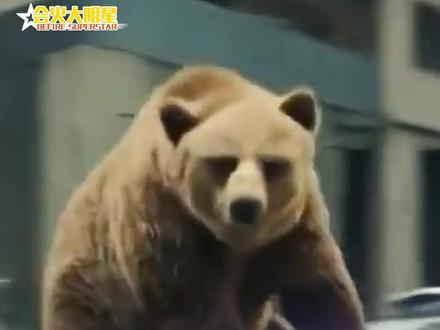 当你还在惊叹“AI画的图好逼真”时,有人已经在抖音用AI拍出了能进电影院的短片!#科技的力量 #人工智能 #AI新春游园会 #AI创作浪潮计划 #人文
(画面内容由AI生成,仅供娱乐)