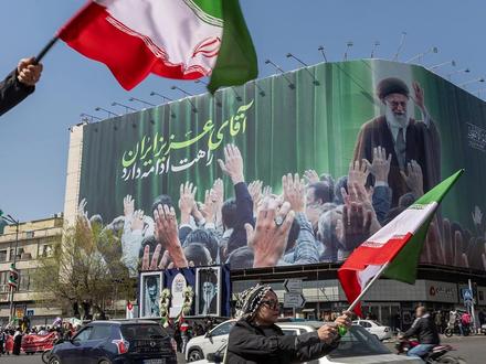 美以首轮四天猛烈空袭后预期落空!战事延至4周或更久#哈梅内伊遇难没让伊朗崩溃 反击四处开花从未停歇 #东方快评 #媒体精选计划