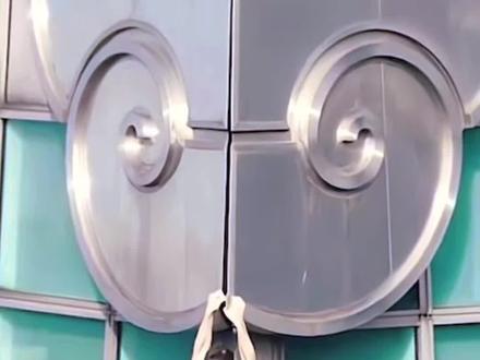 徒手攀岩之王全球直播,40岁美国攀岩者亚历克斯霍诺德,全程没有任何安全措施徒手攀爬508米的台北101大厦,是全球首位无保护攀爬挑战者,记录一下不敢眨眼的生死直播#攀爬王 #台湾101大厦 #攀岩