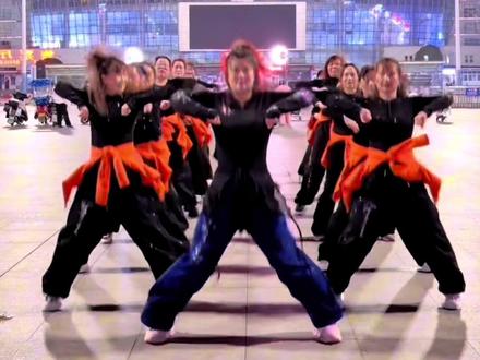 新舞首发🔥《阿拉摇》简单易学,带劲有趣🤩 #哎咪原创健身操#欢迎你的加入 👏👏完整视频请加入哎咪&小猪共创52👗,感谢你的支持和关注🌹 #动感舞蹈 #燃脂塑型