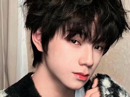 虽然BGM是不完美小孩,但你在妈妈心里就是完美的小孩,完美到从来都用不上"溺爱"这个词来形容我之于你。这期视频其实是听完高会语音后的临时起意之作,听完之后我就直接草草写了个脚本,甚至都没有特地去找素材,这些小细节就是纯靠我大脑,我看过,我记住了,就写了进去。然而虽然视频时长已经来到了惊人的三分多,但我脚本里写的内容才描述了一半,他可挖掘的努力就是有这么多。如果大家有其他注意到的小细节,欢迎在评论区补充或私戳我ꉂ ᳐˶ᵒ ᵕ ˂˶ ᳐ฅ#王橹杰 #重走来时橹 #王橹杰入坑指南 #王橹杰的108面