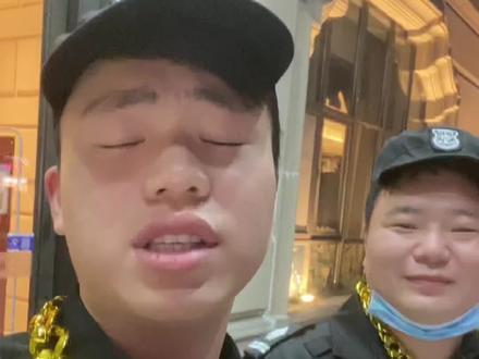 ##搞笑视频 #搞笑 #看一遍笑一遍 有钱不进连云港 有难必闯连云港#保安 #百亿流量扶持 #富贵儿0056