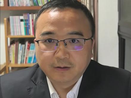 芝加哥商品交易所连续调整白银期货保证金 市场普遍认为,CME此举类似于1980年和2011年白银牛市终结前的监管干预,可能预示着当前贵金属“狂欢”行情面临阶段性拐点。#涨知识 #普及知识 #白银 #贵金属 #商品