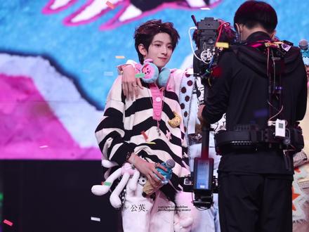 冰淇淋小蛋糕~ #陈浚铭 《拍拍灰》直拍 #tf家族荣耀之战