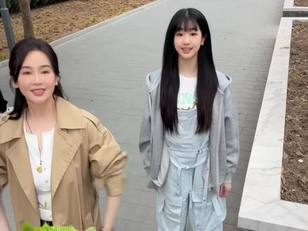 和外星小喵共舞一曲🐱 #外星小绿猫 #抖抖好生活 #星遇好春光
