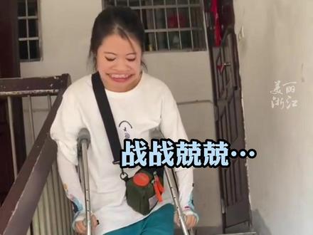 一家四人跃跃欲试学滑板,结果纷纷摔倒,越挫越勇也要注意安全哦……#浙江dou知道 (来源:不畏将来)
