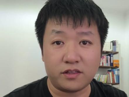 没怎么管的学霸?河南高考状元718分他妈妈说“没怎么管” #河南高考718分 #高考学霸经验 #家庭教育干货 #育儿 #学霸
“河南高考状元718分,他妈妈说没怎么管。”学霸家长的“没怎么管”和你以为的“没怎么管”,压根不是一回事。自律不是天生的,是陪出来的。你替他搭好架子,他自己就会往上长。我是当当爸爸。我要让当当看到一个“说到做到”的爸爸,而不是一个“要求他自律”的爸爸。