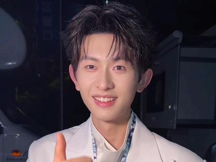 @陈添祥 陈添祥终于叫姐姐了 为了这声姐姐 我也是拼啦🤣#陈添祥 #先斩意中人 #陈添祥腹肌 #恶剪 #对抗路