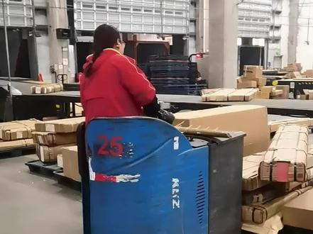 又想轻松,又想有收获,电地牛就是这么简单#工作实拍 #生产车间忙碌的一天再苦再累也要坚持 #工厂上班日常