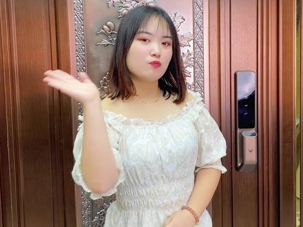 #智能锁 #科技改变生活 #智能家居智能生活 #鹿客智能锁 #好用不贵 手指轻轻一识别,门锁立刻打开