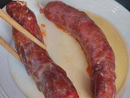 风干好的香肠,为什么会蒸破呢?找到这几点原因,你做的腊肠就不会破。 #香肠 #腊肠 #香肠会蒸破的原因