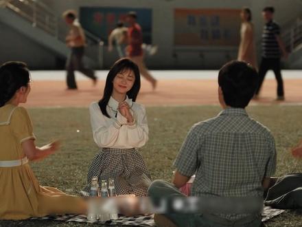 谭松韵王劲松新剧《我的山与海》:出生在书香门第的方婉之原本应该一步步走向既定的成功道路却不料母亲意外发生#我的山与海 #我的山与海先天事业批圣剧