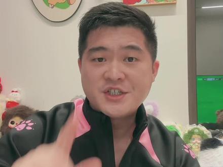 苏超发布会,苏超吉祥物、苏超显眼包 显眼包:苏嘟嘟重磅来袭#苏嘟嘟 #2026苏超吉祥物 #Suplay #2026苏超 #睿10爱看球 @DOU+上热门 @抖音体育 @DOU+小助手